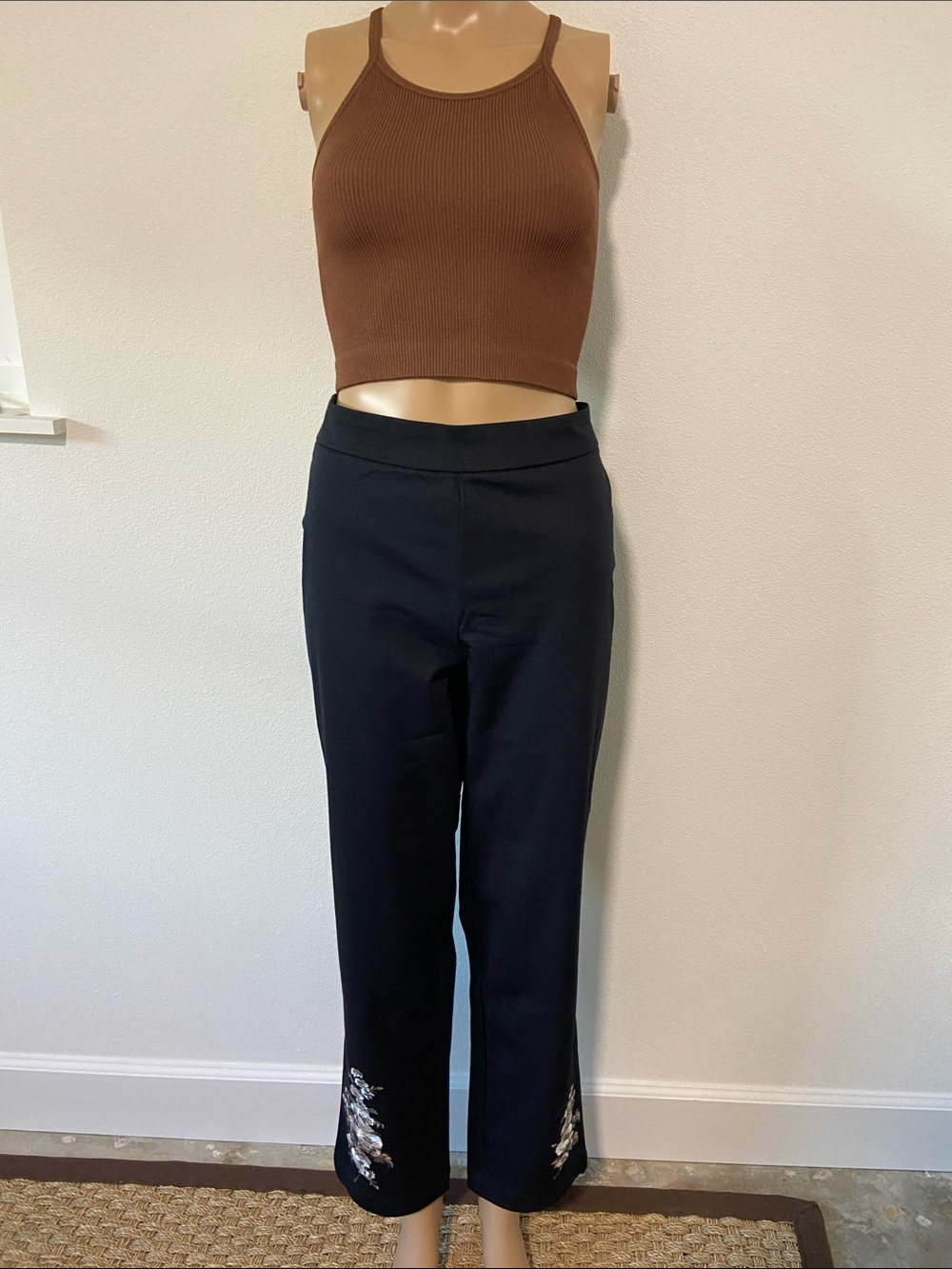 Isaac Mizrahi Black Cropped Dress Pants with Sequin Embellishment Sz 10